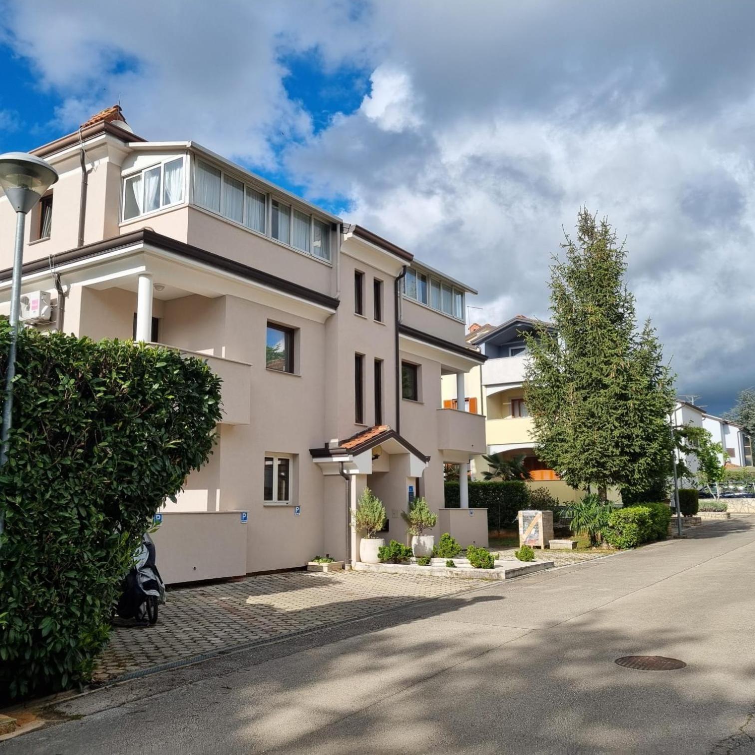 Apartments Krizine Umag Eksteriør billede
